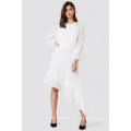 Laço branco de manga longa Assimétrica Hem Maxi Vestido de Verão Fabricação Atacado Moda Feminina Vestuário (TA0290D)